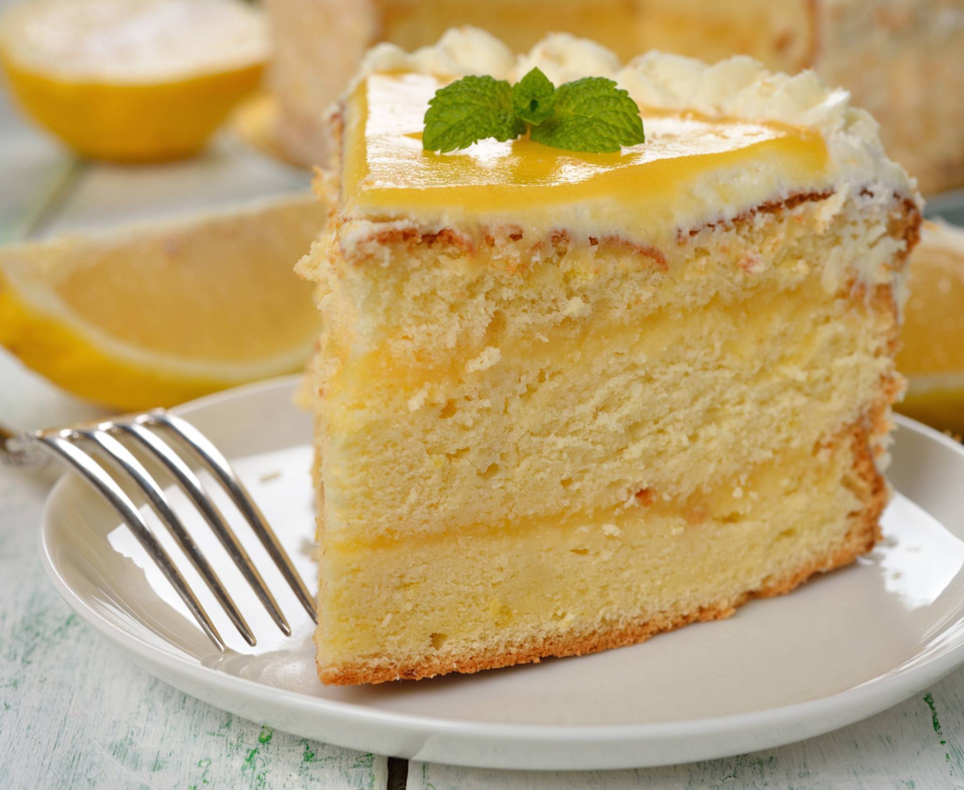 Lemon Cake with Lemon Curd Fillling