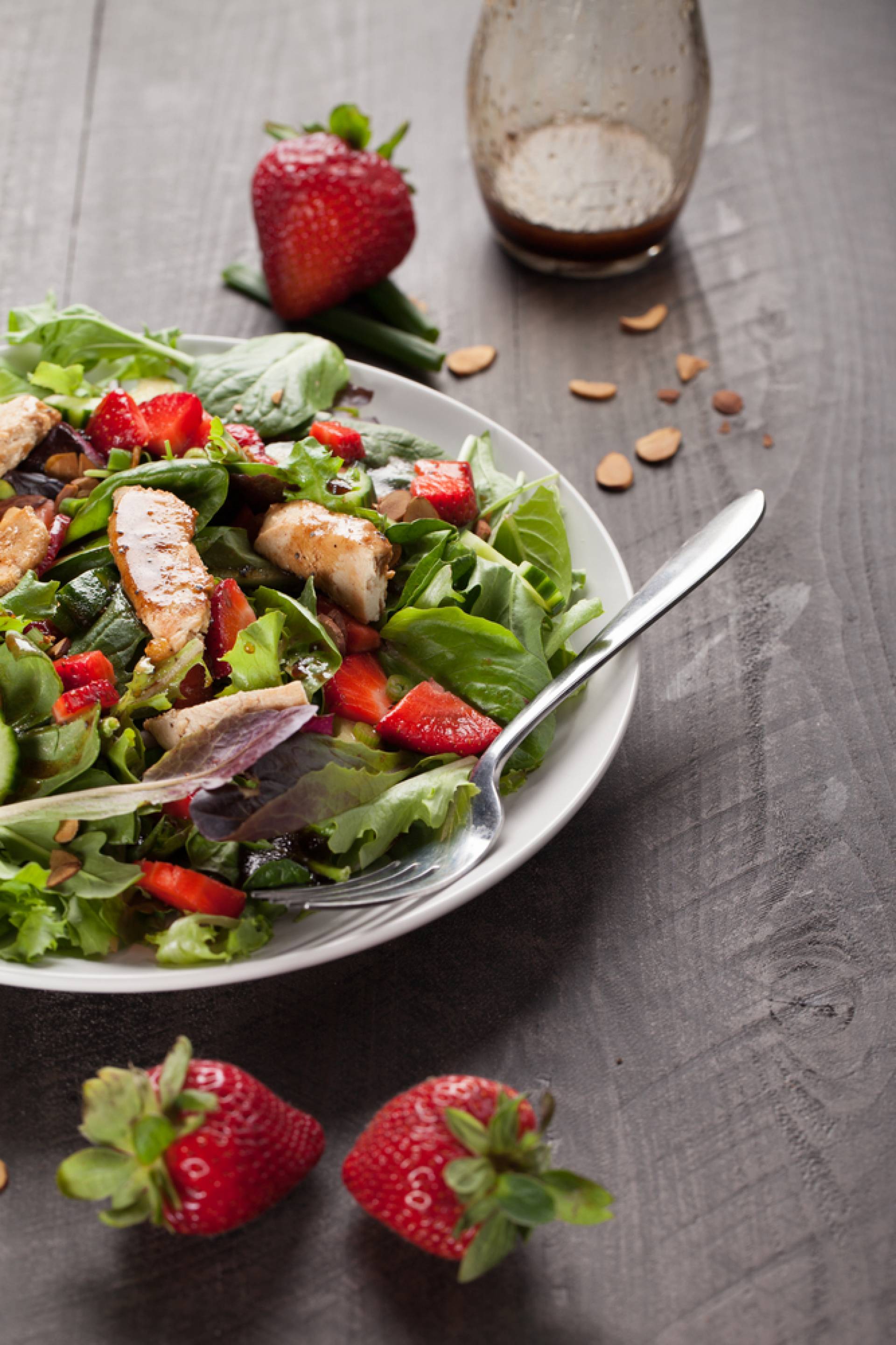 Whole30 Strawberry Salad with Grilled Chicken